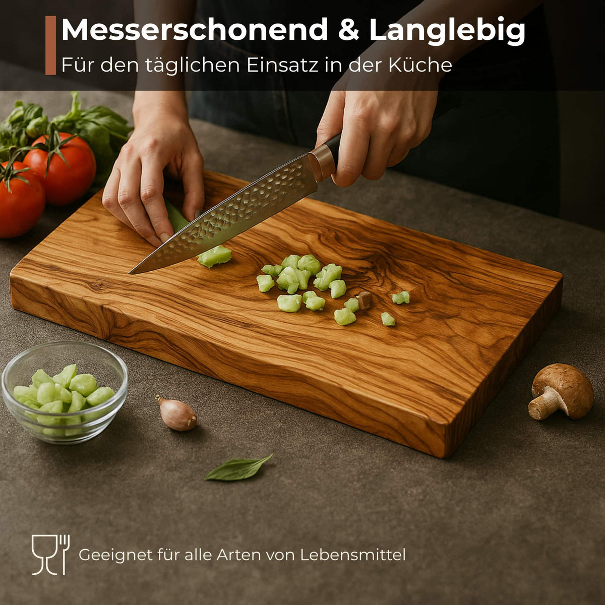 Auf-dem-Olively-Holzbrett-wird-Gemuese-geschnitten