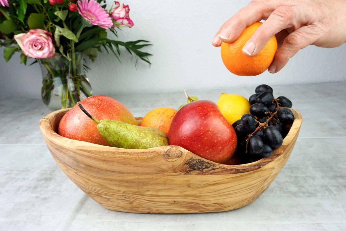 Gefüllter Obstkorb aus Olivenholz